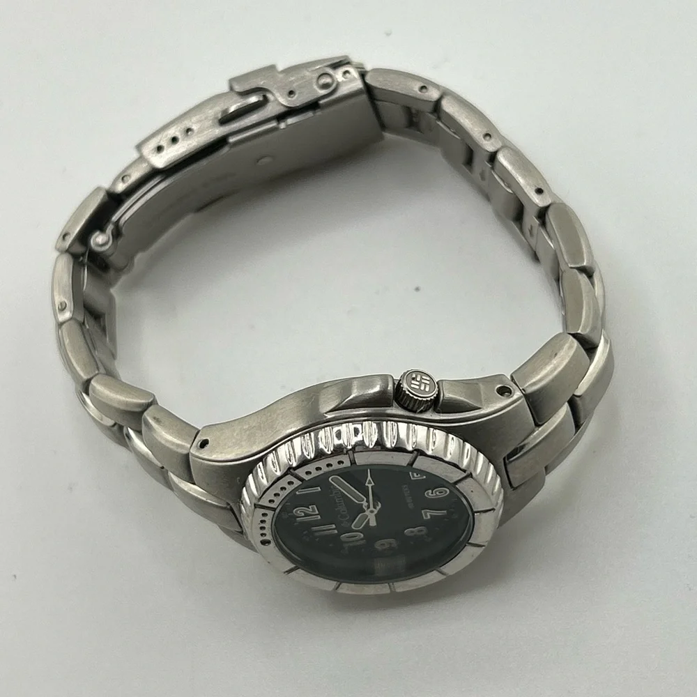 Columbia Wristwatch Black Round Face Stainless Steel Band Date Indicator 580